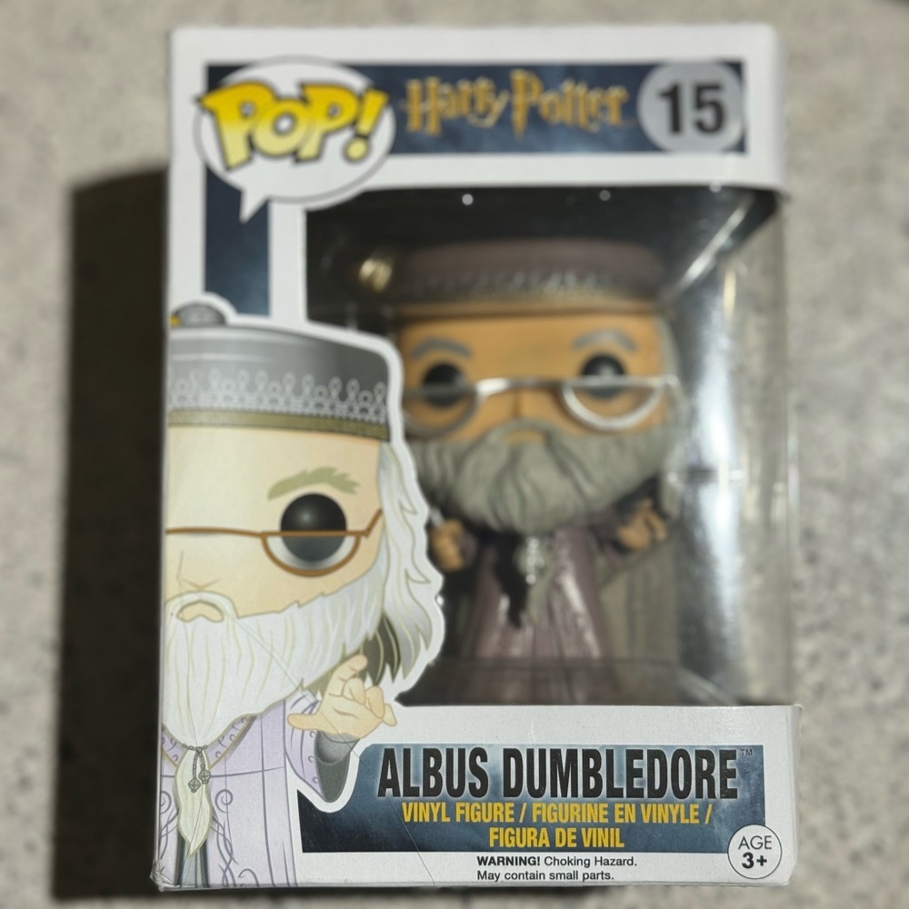 Albus Dumbledore (15) Pop Vinyl Figure Box with Gray and Black